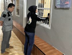 Pastikan Keadaan Aman di Saat Ramadhan Kalapas Kelas I Bandar Lampung dan Ka KPLP Troling Blok Hunian dan Dapur Persiapan Sahur