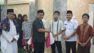 Safari Ramadhan di Lapas Narkotika Jakarta, Direktur Binapi Yulius Berikan Santunan Kepada Anak Yatim