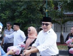 Senyum Ramadhan, Kakanwil Kemenkum Sultra Beserta Jajaran Bagikan Takjil Penuh Berkah