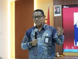 Apresiasi Kinerja, Kakanwil Saiful Sahri Serahkan Penghargaan Bagi Pegawai Teladan