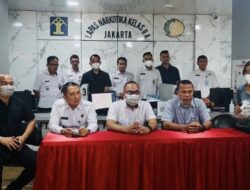 Komitmen Berantas Narkoba, Petugas Lapas Narkotika Jakarta Gagalkan Penyelundupan Ganja, Kalapas Syarpani serahkan ke Polres Jakarta Timur