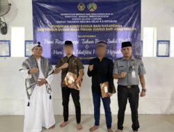 Tingkatkan Semangat Warga Binaan Jalani Pembinaan, Kepala Rutan Kotabumi Serahkan Remisi Khusus Idul Fitri 1446 H