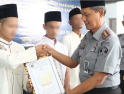 Kalapas Bekasi Gelar Shalat led dan Serahkan Remisi Khusus Hari Raya Idul Fitri 1446 H Kepada Warga Binaan