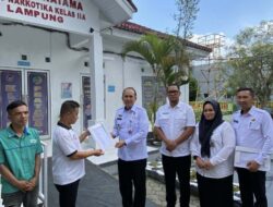 Dua Warga Binaan Lapas Narkotika Bandar Lampung Terima Remisi Sakit Berkepanjangan