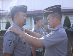 Kalapas Kotaagung Sematkan Kenaikan Pangkat Setingkat Lebih Tinggi Sekaligus Beri Penghargaan Pegawai Dalam Apel Pagi