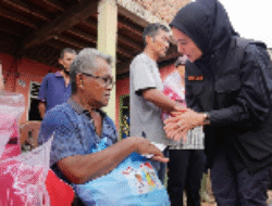 Wulan Mirza Kunjungi Korban Banjir di Panjang, Serahkan Bantuan dan Sampaikan Belasungkawa