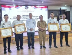 Tiga Petugas Lapas Kotaagung Dapat Penghargaan Pegawai Berprestasi dari Kakanwil Ditjenpas Lampung Pada Tasyakuran HBP ke-61