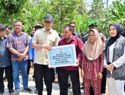 Bupati Egi Salurkan Bantuan RTLH kepada Korban Rumah Roboh di Negeri Pandan Lampung Selatan