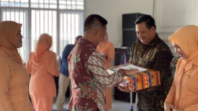 Suasana Haru, Kalapas Sudirman Jaya Pimpin Acara Pelepasan Alih Tugas Kasi Binadik Lapas Kotabumi