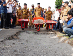 Groundbreaking Jalan Kotabumi – Bandar Abung, Awali Komitmen Gubernur Rahmat Mirzani Tingkatkan Pembangunan Infrastruktur di Provinsi Lampung