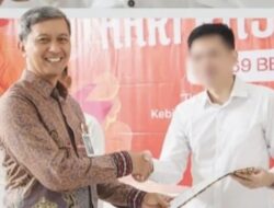 Kalapas Kelas IIA Bekasi Serahkan Remisi Khusus Keagamaan Hari Raya Waisak Bagi Empat Warga Binaan