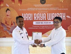 Karutan Kelas I Bandar Lampung Serahkan Remisi Khusus Hari Raya Waisak Kepada Warga Binaan Beragama Budha