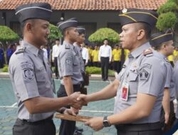 Karutan Nur Febrianto Pimpin Penyematan Tanda Kenaikan Pangkat dan Pengangkatan PNS Enam Petugas Rutan Pemalang