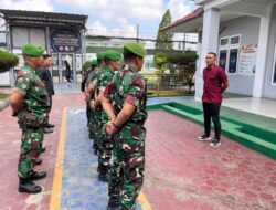Kepala KPR Rutan Bandar Lampung Beri Pengarahan Kepada Regu Pengamanan dan Personel Bantuan Pengamanan TNI dari Kodim 0421/LS