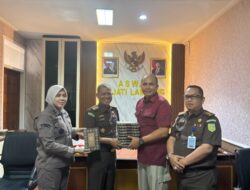 Sinergitas Dukung Pembinaan WBP, Kejati Lampung Serahkan Bantuan Al-Qur’an dan Terima Cendera Mata Karya Narapidana