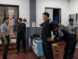 Anggota Rupam Lapas Brebes Dilakukan Penggeledahan Sebelum Bertugas Guna Memastikan Pengawasan