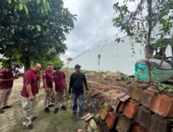 Ciptakan Lingkungan Bersih, Kalapas Ade Kusmanto Pimpin Aksi Bersih-Bersih Area Sekitar Lapas Narkotika Bandar Lampung