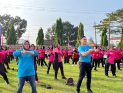 Kepala Rutan Sukadana dan Jajaran Kompak Ikuti Senam Bersama Peringati HUT Bhayangkara ke-79