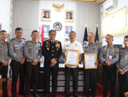Komitmen Perangi Narkoba, Kakanwil Ditjenpas Lampung dan Kalapas Narkotika Teirma Terima Piagam Penghargaan dari BNNP