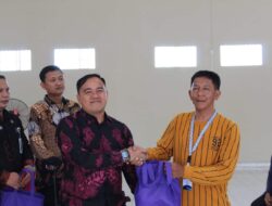 Lapas Muara Enim Bagikan Bansos Kepada Masyarakat Sekitar dan Keluarga Warga Binaan
