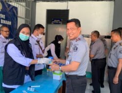 Kepala Lapas Brebes Gandeng BNN Kota Tegal Lakukan Tes Urine Bagi Petugas dan Warga Binaan