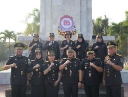 Hormati Jasa Para Pahlawan, Kanwil Kemenkum Lampung Lakukan Ziarah dan Upacara Tabur Bunga Hari Pengayoman ke-80
