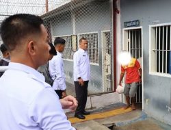 Penguatan Pengawasan Internal, Kakanwil Ditjenpas Lampung Pimpin Razia Blok Hunian dan Tes Urine Pegawai Lapas Kotabumi