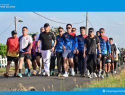 Semangat Pagi dari Pantai Kalianda: Bupati Egi Ajak Warga Lari Bareng di Krakatau Beach Run 2025