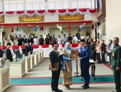 DPRD Lampung Lantik Dua Anggota PAW, Abdul Aziz dan Imelda Resmi Bertugas