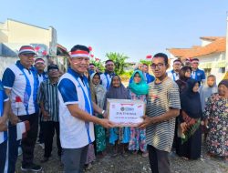 Kepala Lapas Brebes Bagikan Paket Sembako Untuk Masyarakat Sekitar