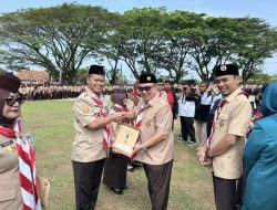 Kalapas Kotaagung Terima Penghargaan Pancawarsa I dari Bupati Tanggamus Dalam Apel Besar Pramuka ke-64 2025