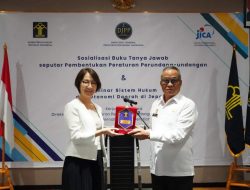 Ditjen PP dan Kanwil Kemenkum Kaltim Gelar Seminar Sistem Hukum Jepang dan Sosialisasi Buku Tanya Jawab Pembentukan Peraturan Perundang – Undangan
