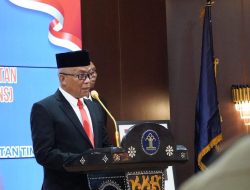 Kakanwil Kemenkum Kaltim Lantik 12 PPNS dan Dua Notaris Pengganti