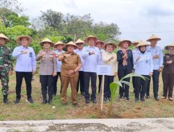 Laksanakan Penanaman Pohon Kelapa Serentak, Kakanwil Ditjenpas Lampung Dukung Program Ketahanan Pangan dan Penghijauan
