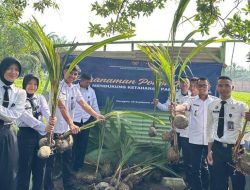 Rutan Menggala Gelar Penanaman Pohon Kelapa Dukung Ketahanan Pangan Nasional