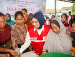 Harga Terjangkau, Warga Antusias Sambut Pasar Murah PMI Lampung di Pesawahan