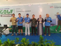 Rektor Unila Raih Prestasi Penghargaan Best Net 2 Ladies di Bank Lampung Golf Gathering 2025