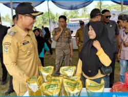 Pemkab Lampung Selatan Gelar Pasar Murah, Warga Katibung Serbu Lapangan Desa Sukajaya
