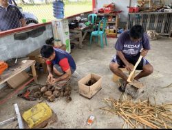 Warga Binaan Lapas Dharmasraya Olah Batok Kelapa Jadi Produk UMKM Bernilai Jual