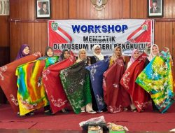 Pertamina Patra Niaga Regional Sumbagsel Bersama UMKM Oase Gallery Lestarikan Batik Besurek Warisan Budaya Bengkulu