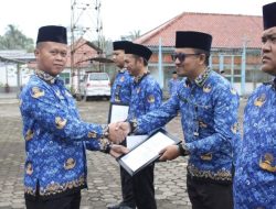 Momentum Hari Pahlawan, Kalapas Kotaagung Beri Penghargaan Berdasarkan SK Menteri Kepada 4 Pegawai Berprestasi Yang Berhasil Cegah Gangguan Kamtib