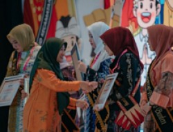 Bunda PAUD Lampung Batin Wulan Raih Penghargaan Nasional: Komitmen Nyata untuk Anak Usia Dini
