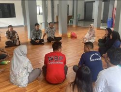 Sosialisasi Integrasi dan Cegah Gangguan Kamtib, Kasi Binadik dan Ka. KPLP Sapa Pengunjung Lapas Kotaagung