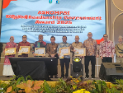 Sekdaprov Lampung Raih Penghargaan Sekda Terbaik Kategori Vision Pada ASKOMSI Digital Leadership Government Award 2025