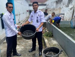 Dukung Ketahanan Pangan dan Kemandirian Warga Binaan, Lapas Brebes Panen Ikan Lele di Kolam SAE