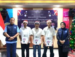 Suka Cita Natal, Kalapas Kelas I Bandar Lampung Dampingi Kakanwil Jalu Yuswa Panjang Serahkan Remisi Kepada Warga Binaan