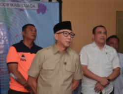 Antisipasi Dampak Siklon, Gubernur Rahmat Mirzani Djausal Tinjau Operasi Modifikasi Cuaca Di Bandara Radin Inten II
