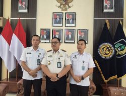 Kepala Kanwil Ditjenpas Lampung Apresiasi Kesigapan Petugas, Kalapas Tunggul Buwono Berikan Penghargaan Khusus Kepada Petugas yang Berhasil Gagalkan Upaya Penyelundupan Sabu ke Dalam Lapas Metro