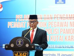 Perkuat Penegakan Hukum di Kutai Kartanegara, Kakanwil Kemenkum Kaltim Lantik 6 PPNS Satpol PP
