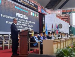 Ajak Wisudawan Unila Jaga Integritas, Kepala Kejari Tanggamus Memberikan Sambutan Pada Wisuda Periode III Tahun Akademik 2025/2026